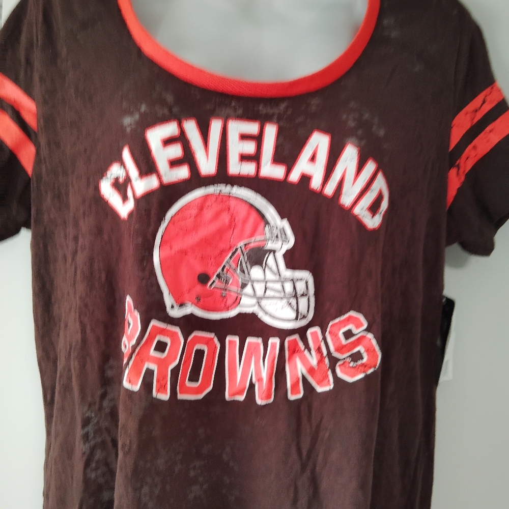 NWT- Cleveland Browns T-Shirt Size M - Picture 3 of 3